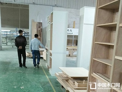 中國門業?？?韓漢泉探訪天津思佳木業，共話木業發展新機遇